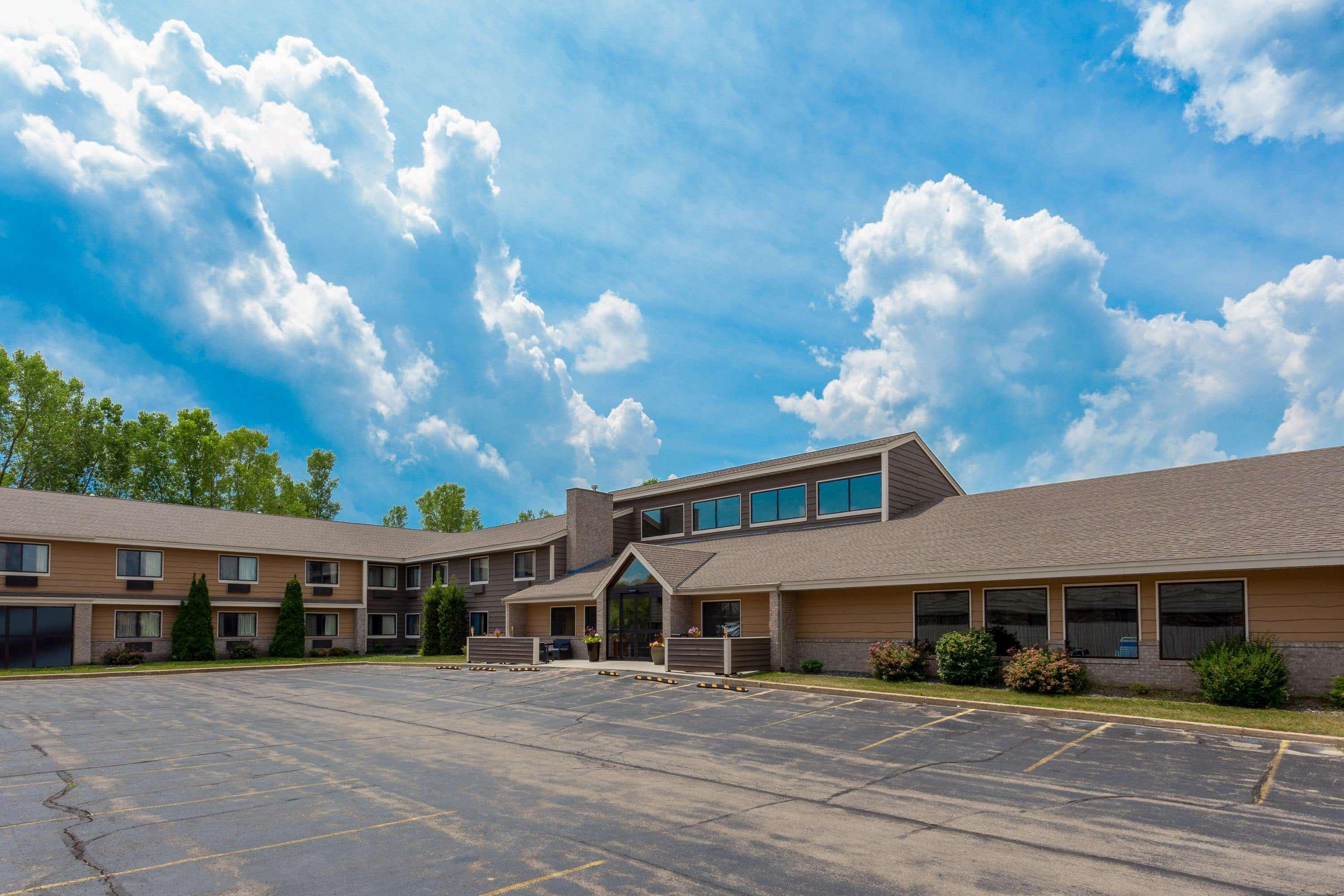 AmericInn by Wyndham Hartford WI Eksteriør bilde