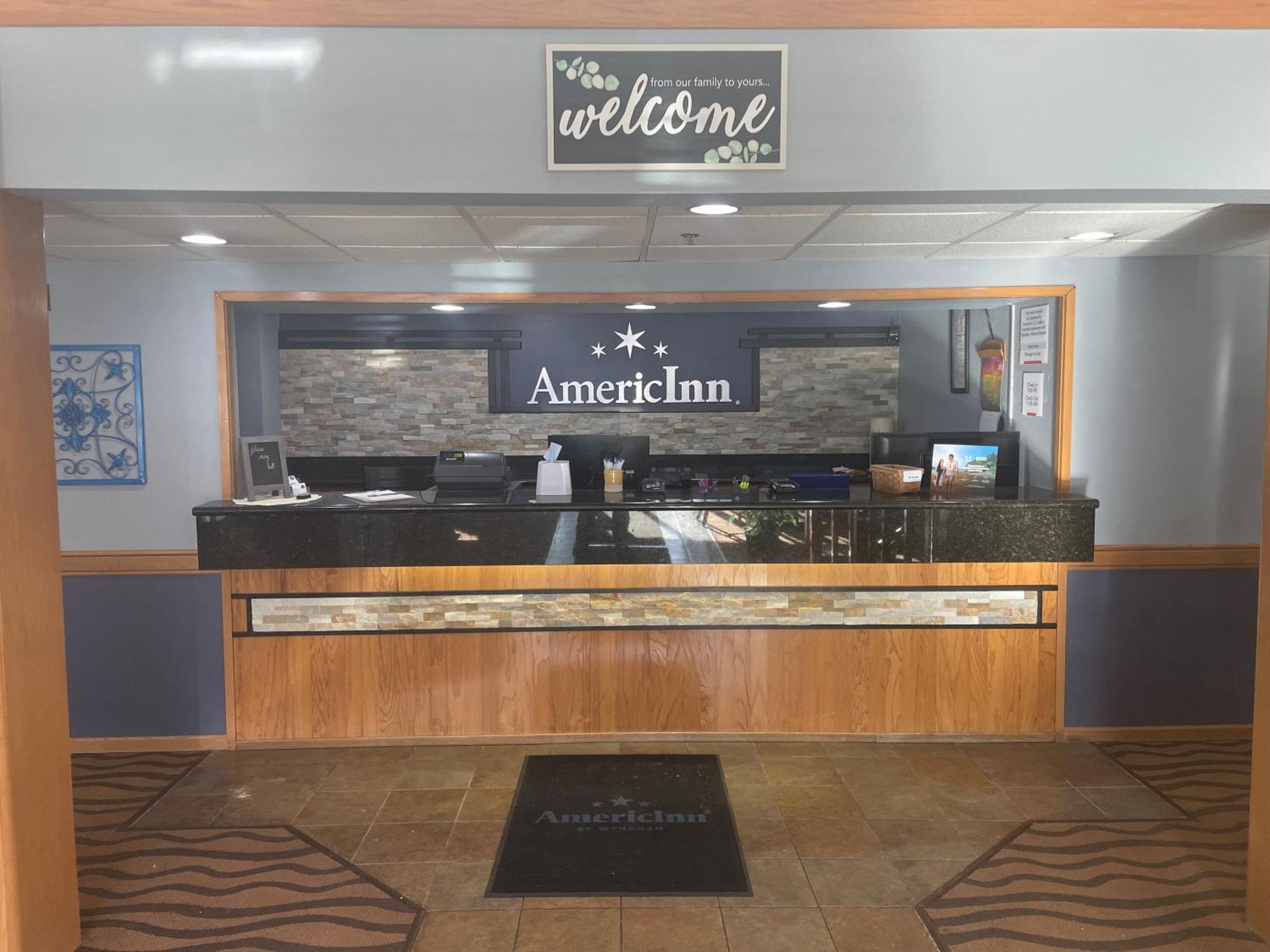 AmericInn by Wyndham Hartford WI Eksteriør bilde