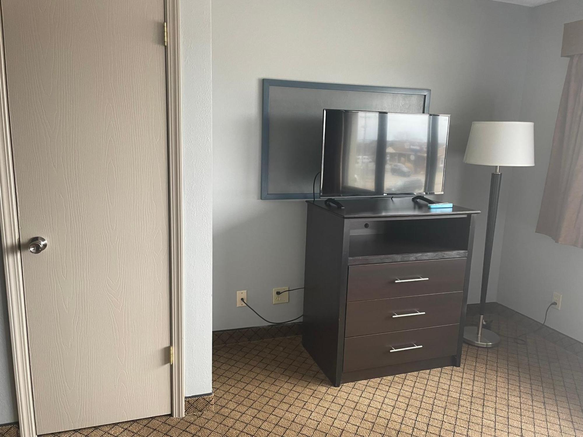 AmericInn by Wyndham Hartford WI Eksteriør bilde