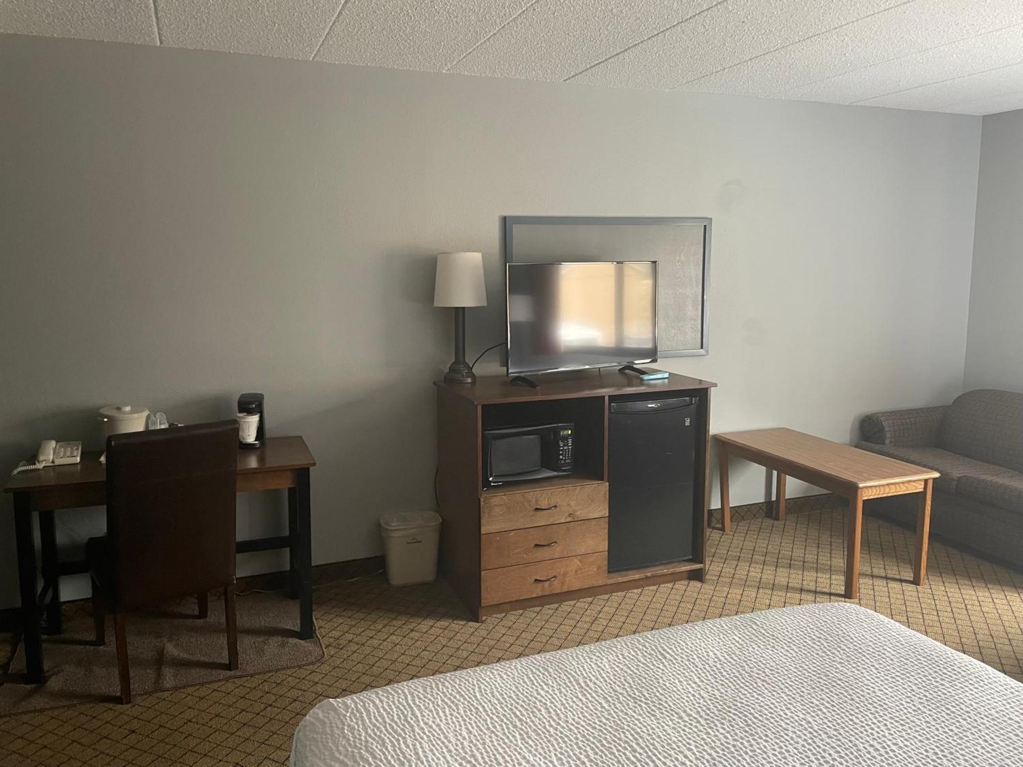 AmericInn by Wyndham Hartford WI Eksteriør bilde