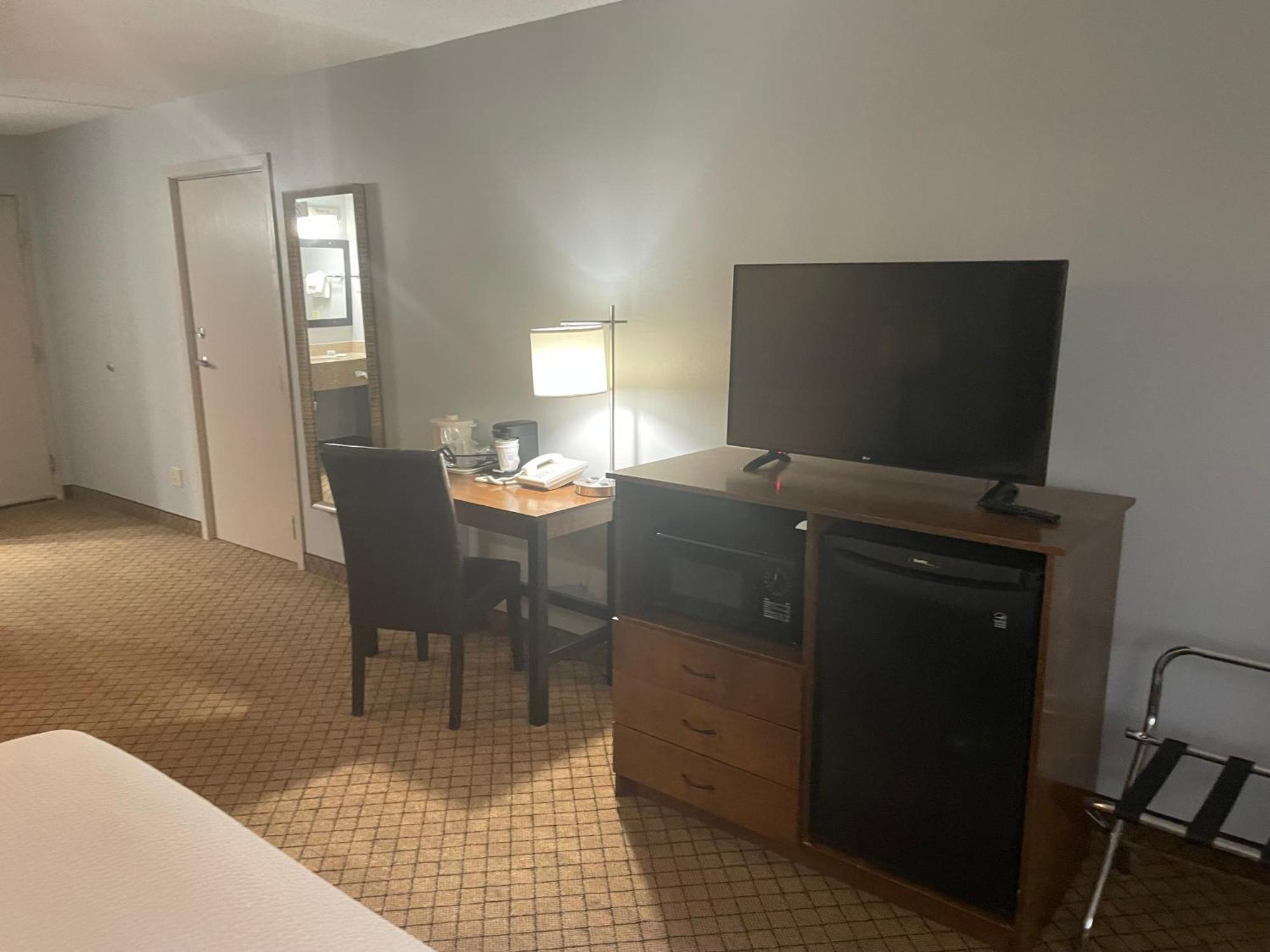 AmericInn by Wyndham Hartford WI Eksteriør bilde