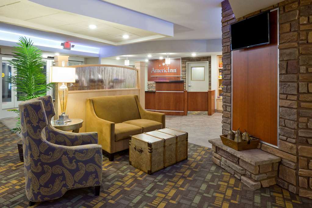 AmericInn by Wyndham Hartford WI Interiør bilde